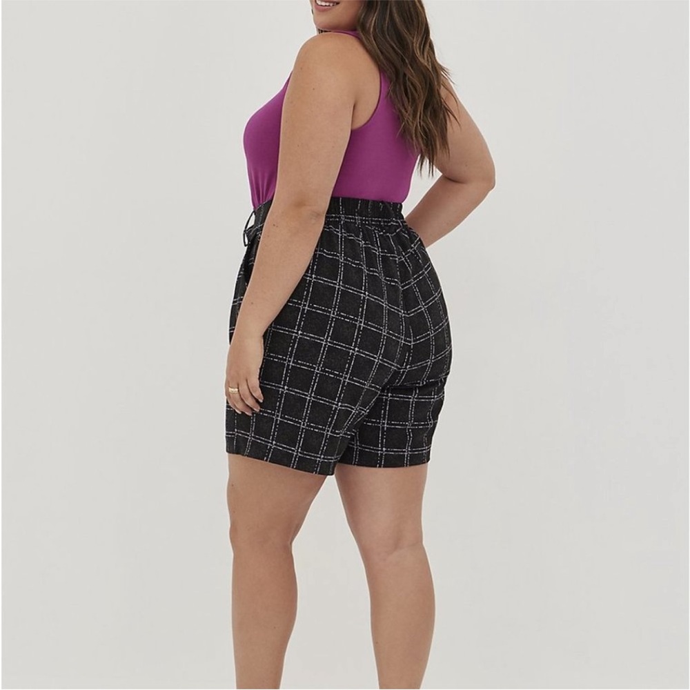 Torrid Size 18 Flat Bermuda Shorts - Crepe Ink Dot Plaid Black W/ Purple new nwt - Picture 4 of 13